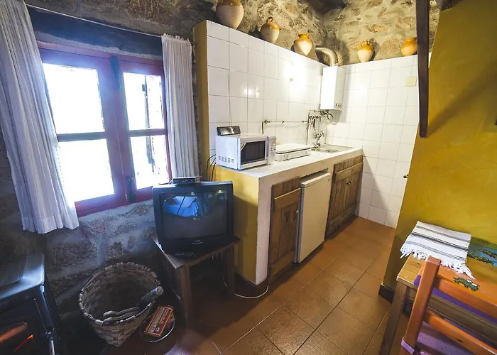Caserío Da Castiñeira * Sas do Monte
