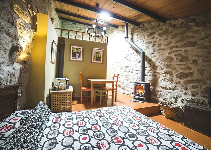 Caserío Da Castiñeira * Sas do Monte